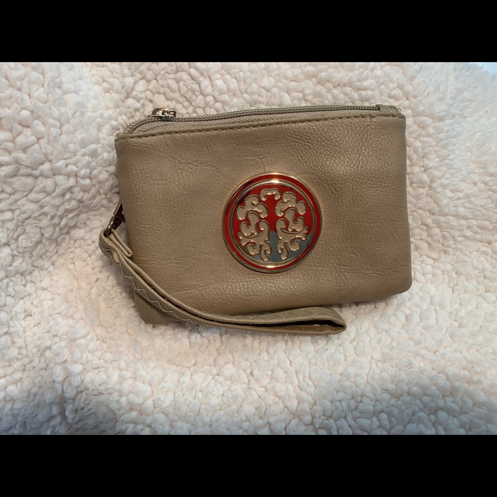 Beige wristlet/clutch with gold circle